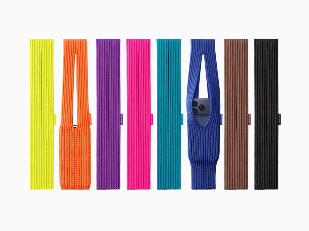 Su estructura acanalada y elástica permite ver la pantalla del iPhone y guardar objetos pequeños del uso diario.