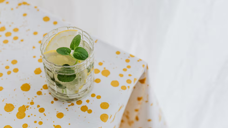 Tragos clásicos con vino para disfrutar este verano: paso a paso, cómo prepararlos y sorprender
