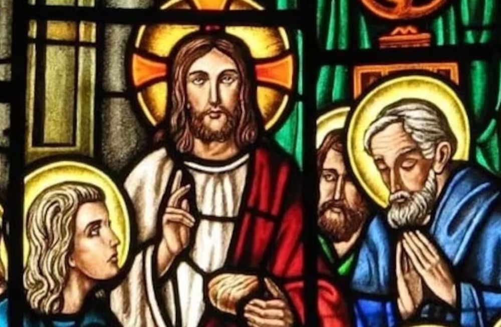 Éste es el pan que ha bajado del cielo; no es como el maná que comieron sus padres, pues murieron. El que come de este pan vivirá para siempre.