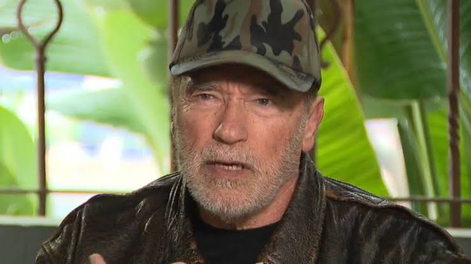 Schwarzenegger celebró la habilitación de los módulos e ingresó a una de las estructuras ante las cámaras de televisión.&nbsp;