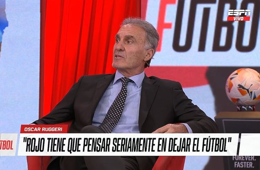 Oscar Ruggeri lapidario con Marcos Rojo. / Gentileza.