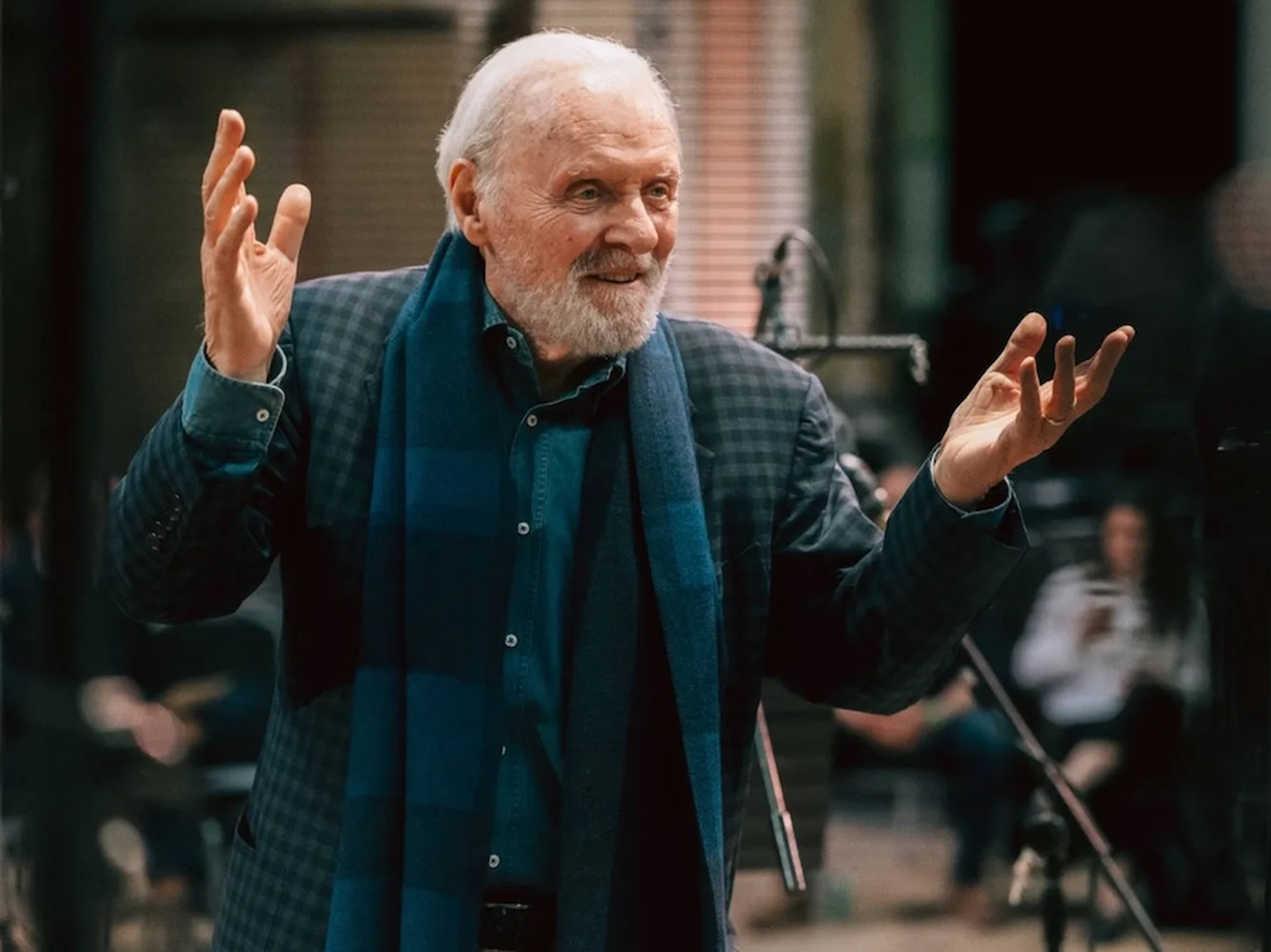 La otra vida de Anthony Hopkins: música, memoria y un disco que esperó seis décadas
