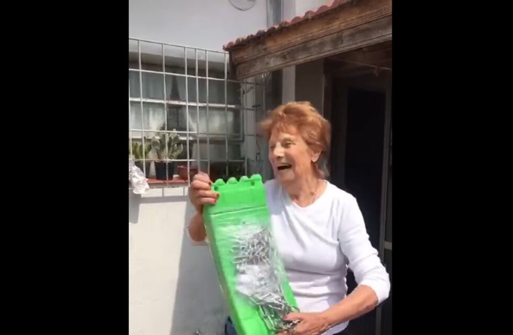 Le regalaron una hamaca a una abuela el Día de la Madre y su felicidad se hizo viral