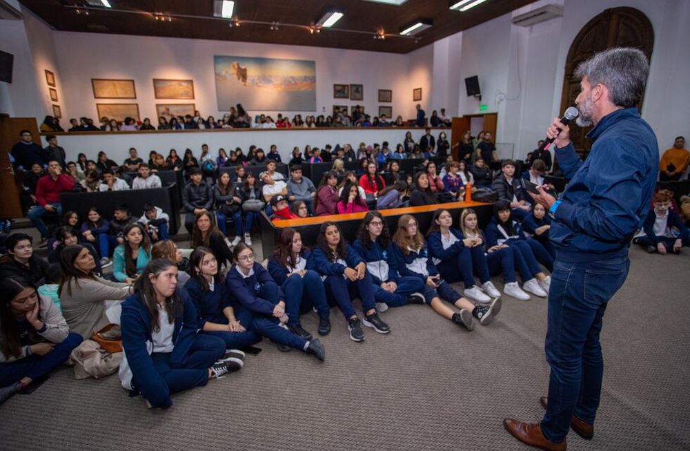 Sumate a Voz y Voto, el programa que promueve el derecho a votar en los jóvenes