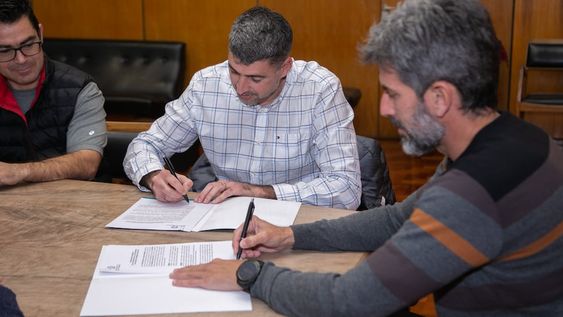 Ulpiano Suarez firmó un convenio con la Asociación Mendocina de Pádel Tour