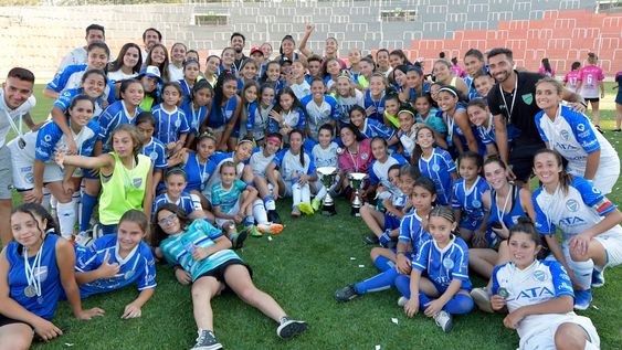 Godoy Cruz A logró su cuarto título de la Liga Mendocina de fútbol femenino luego de una goleada en el estadio mundialista frente a AMUF en la final, los goles fueron marcados por Aldana González (x2), Verónica Cabrera (x2), Delfina Rodríguez y Luna Romero.Foto: Orlando Pelichotti
