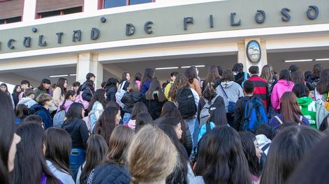 Los Andes | Ingreso a la UNCuyo: 2.300 aspirantes iniciaron la etapa presencial del nuevo proceso para la secundaria. El grueso había sido asignado a la facultad de Ciencias Económicas y la de Filosofía y Letras (un 65%) mientras que el resto se distribuyó entre el M