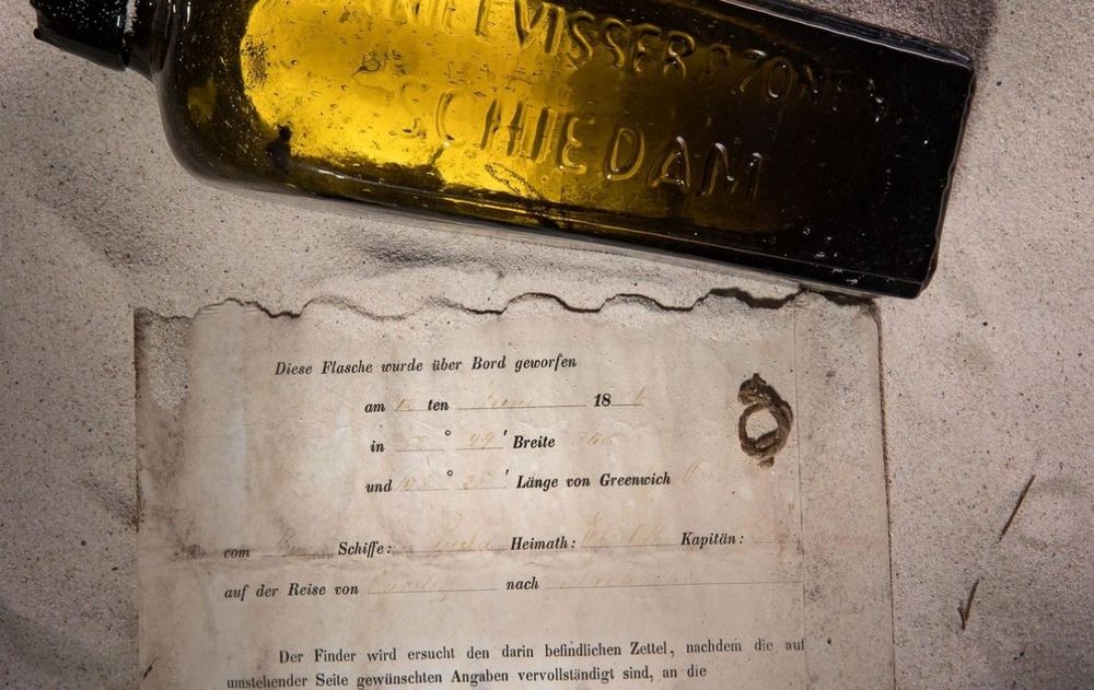 Los mensajes incluían información sobre el punto donde habían sido arrojados y solicitaban a quien los encontrara que comunicara el descubrimiento.