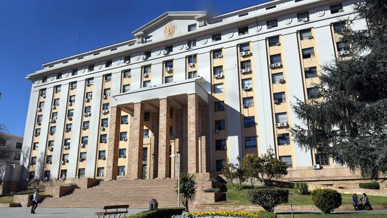Mendoza 04 de setiembre de 2018    PoliticaFachada principal del Palacio de Gobierno.Casa de gobierno. Gobernador. Gubernamental. Frente Crisis Clima calor soleado primavera calor frio sol temperatura termica zondaFoto: Orlando Pelichotti  / Los Andes