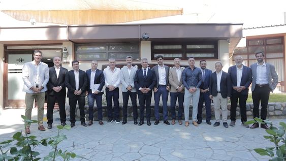 Varios intendentes de Mendoza y los ministros Natalio Mema y Víctor Fayad. | Foto: Gobierno de Mendoza