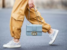 adios pantalon cargo en otono 2026: esta es la tendencia que llega desde europa, ¿cual es y como usarlo? adios pantalon cargo en otono 2026: esta es la tendencia que llega desde europa, ¿cual es y como usarlo?