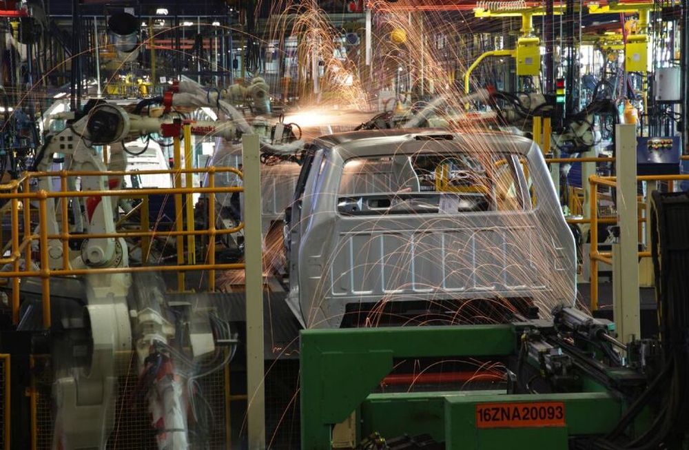La industria automotriz fue la que sufrió mayor caída. La industria automotriz fue la que sufrió mayor caída.