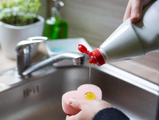 que materiales necesitas reciclar en tu hogar para tener un detergente casero y funcional