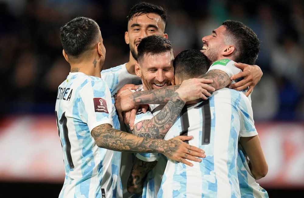 La Selección Argentina de Lionel Messi enfrentará a Arabia Saudita, México y Polonia. / AP