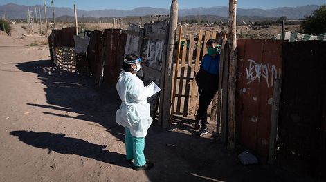 Los Andes | En una situación general de inestabilidad económica, según coinciden especialistas, es esperable y beneficiosa la asistencia del Estado para paliar la pobreza. Foto: Ignacio Blanco / Los Andes