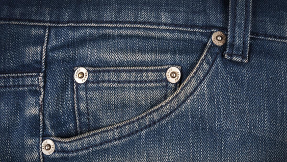 Pocos lo saben: cuál es la función del bolsillo chiquito de los jeans