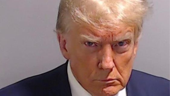 Una foto proporcionada por la Oficina del Sheriff del condado de Fulton el 24 de agosto de 2023 muestra la foto de la reserva de la cárcel del condado de Fulton del ex presidente estadounidense Donald Trump en Atlanta, Georgia, Estados Unidos. Foto: EFE/EPA/FULTON COUNTY SHERIFFS OFFICE