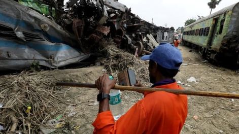 Cientos de heridos y 275 muertes tras el accidente de trenes del viernes en la India. Gentileza: Clarín.