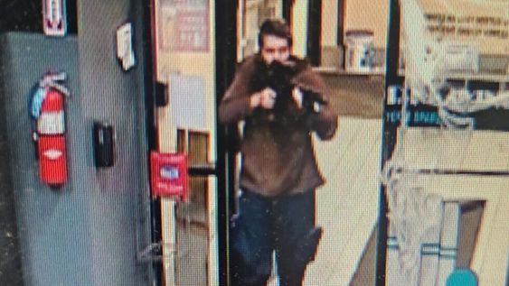 Fotografía cedida por la oficina del Alguacil del Condado Androscoggin que muestra al hombre sospechoso de perpetrar el ataque en Lewiston, Maine (EE.UU). Foto: EFE/ Androscoggin County Sheriffs Office