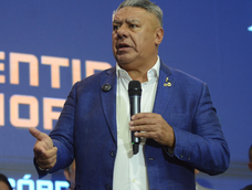 Claudio Chiqui Tapia sigue siendo el centro de la controversia en el ámbito deportivo. Claudio Chiqui Tapia sigue siendo el centro de la controversia en el ámbito deportivo.