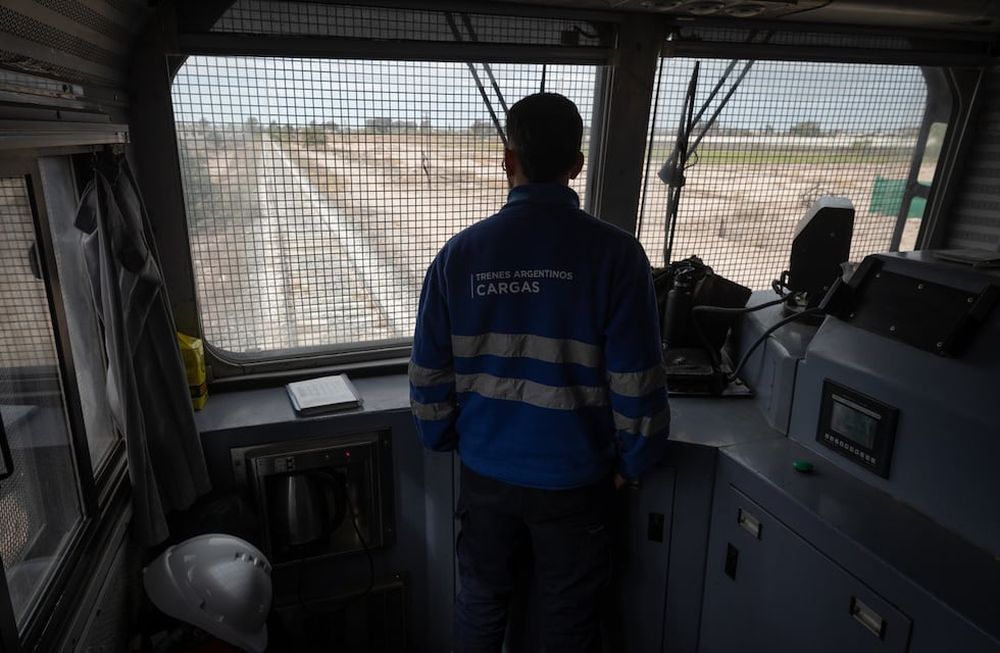 Trenes Argentinos Cargas, Belgrano CargasRecorrido del tren de cargas en el tramo que va desde la estación de Capdeville en el departamento de Las Heras hasta la estación de Palmira en San Martín, unos 60km de recorrido. Franco Mendez, Jefe de tran, ayudante de conductor.Foto: Ignacio Blanco / Los Andes