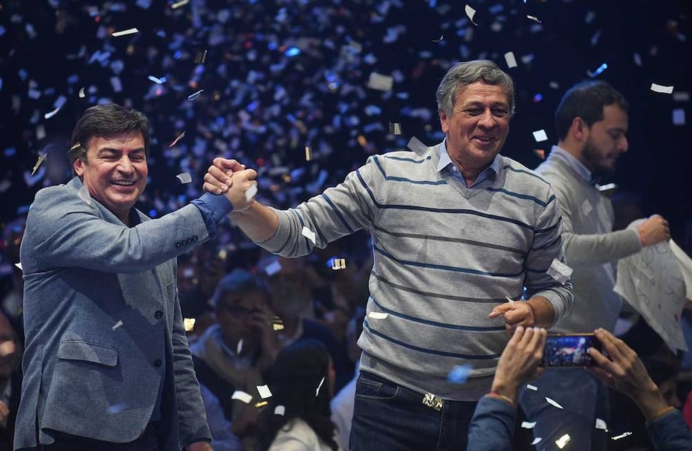 Cierre de campaña de Omar De Marchi, candidato a Gobernador de Mendoza junto a Daniel Orozco, el candidato a vice en La Unión Mendocina. Foto: José Gutierrez / Los Andes