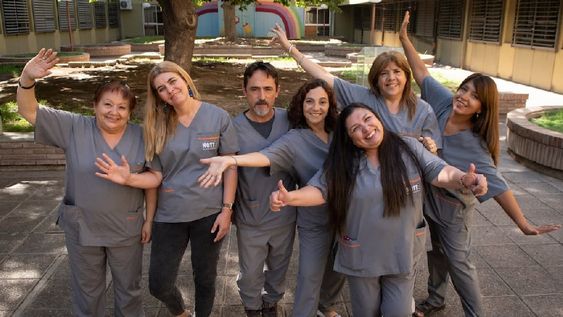 Laura Robotti (el frente a la derecha) combinó sus dos pasiones para concientizar sobre prevención de accidentes domésticos. | Foto: Ignacio Blanco / Los Andes