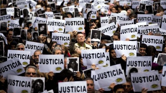 Atentado a la AMIA: el juez Rafecas resolvió que se efectúe el juicio en ausencia