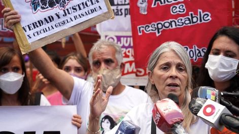Patricia, la madre de úrsula habló con la prensa pidiendo justicia por el femicidio de su hija.