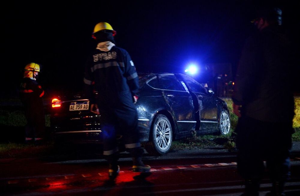 Auto en el que viajaba el Ministro de Transporte Mario Meoni. Falleció tras un accidente en el km 112 de la Ruta nacional 7. El funcionario, que tenía 56 años, viajaba solo rumbo a Junín para visitar a su familia, cuando perdió el control del vehículo y terminó impactando contra el guardarraíl.Fotos Clarin