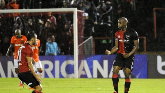 Superliga: dos adelantados