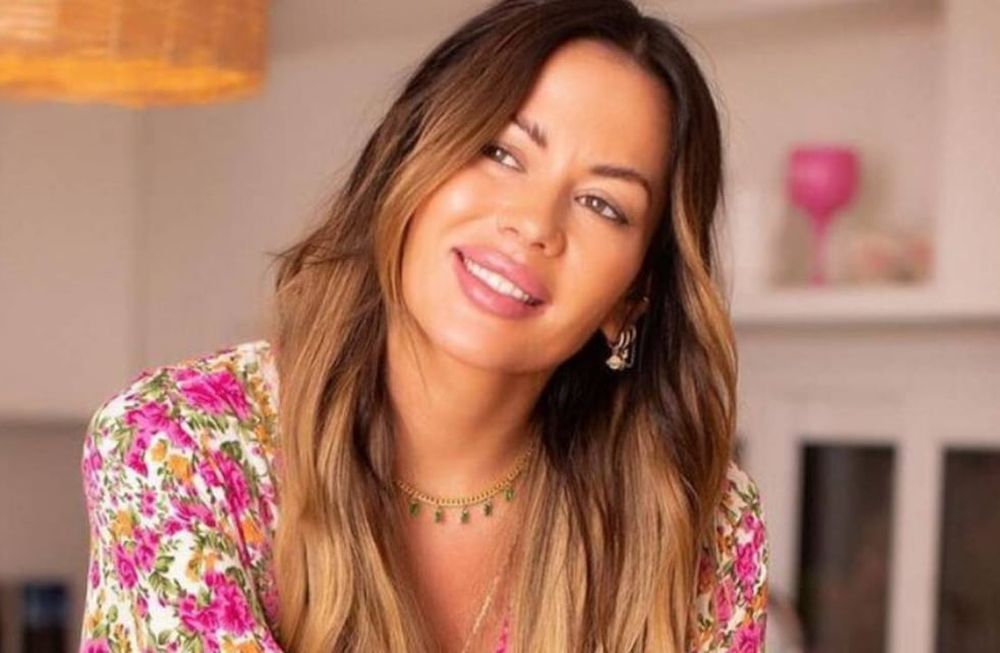 Microtrop y minifalda: Karina Jelinek subió la temperatura en Instagram y casi muestra de más