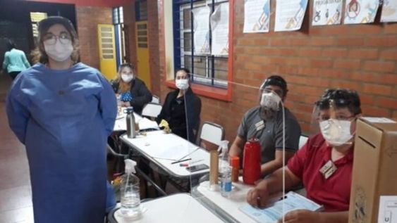 Las autoridades de mesa contarán con kits sanitarios y mamparas divisorias (Archivo)