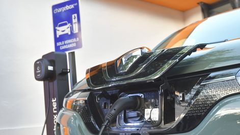 Autos eléctricos: baja de aranceles y fuerte apuesta por los híbridos