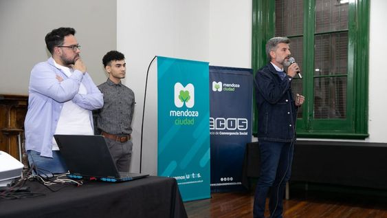 Ulpiano Suarez participó de la primera clase de “Capacitación sobre Inteligencia Artificial aplicada a la Educación”arez participó de la primera clase de “Capacitación sobre Inteligencia Artificial aplicada a la Educación”