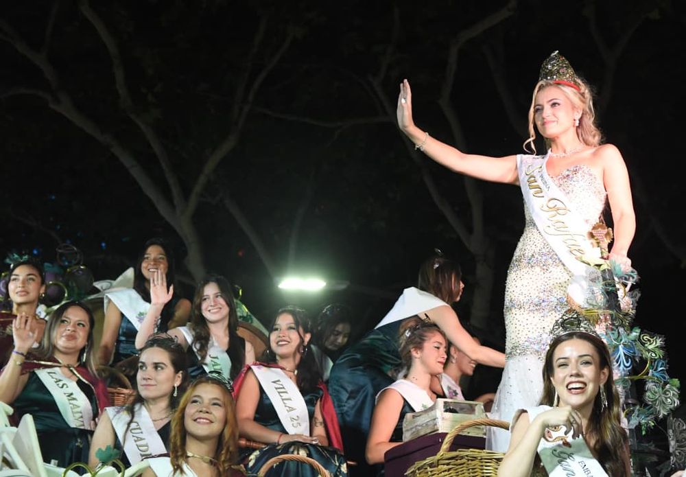 Azul Antolinez, reina de San Rafael en la Vía Blanca 2026