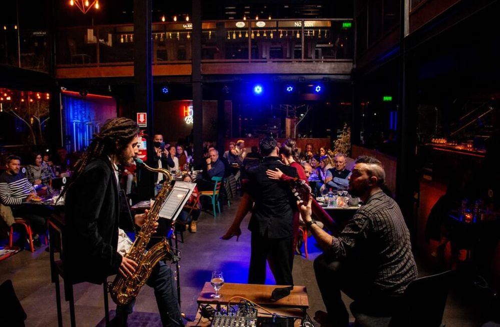 Ganate una cena para dos y disfrutá del mejor Jazz y Tango en en H52 Brewhouse