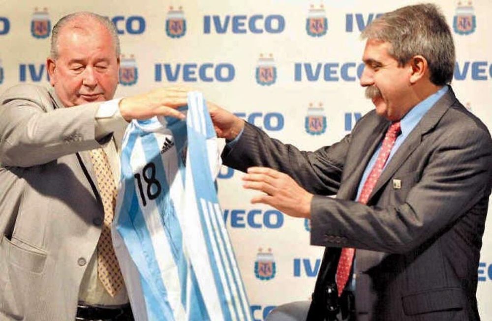 Un día como hoy de 2010: Grondona, incómodo con la prensa
