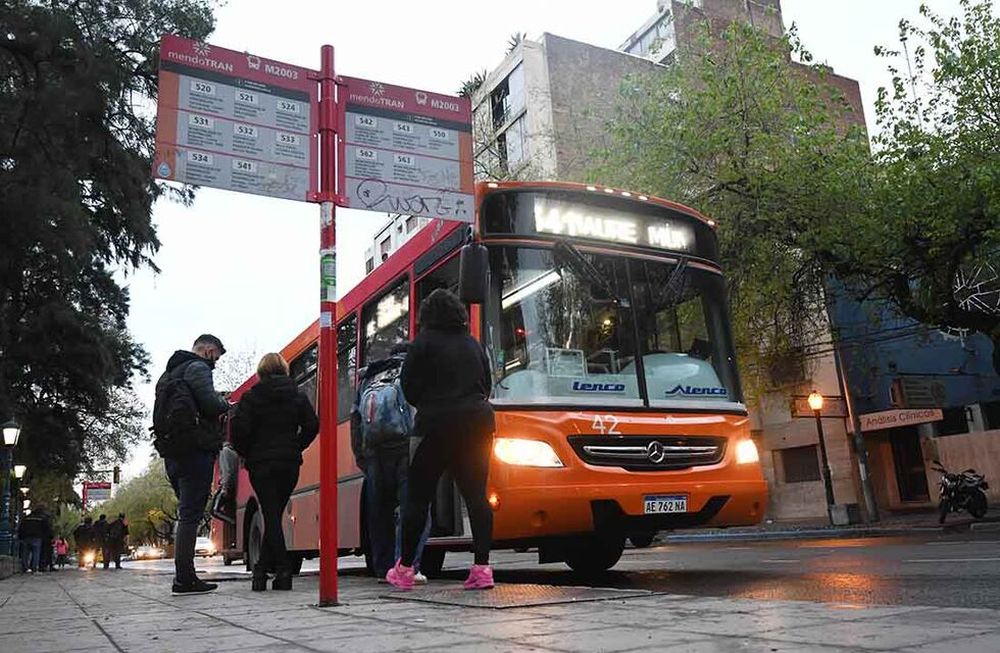 Del total del Presupuesto, Mendoza destinará $13.000 millones a la compensación tarifaria del boleto. Foto: José Gutiérrez / Los Andes
