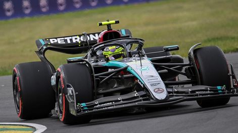 George Russell se quedó con la pole en la isla de Notre Dame en una increíble definición ante Max Verstappen. (AP)