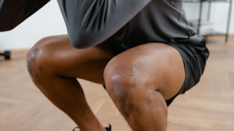 La sentadilla es un ejercicio que combina versatilidad con conveniencia.