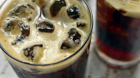 Bar de Godoy Cruz canjea una copa del mundo de fernet a cambio de un alimento no perecedero: qué días y dónde. Foto: Imagen ilustrativa