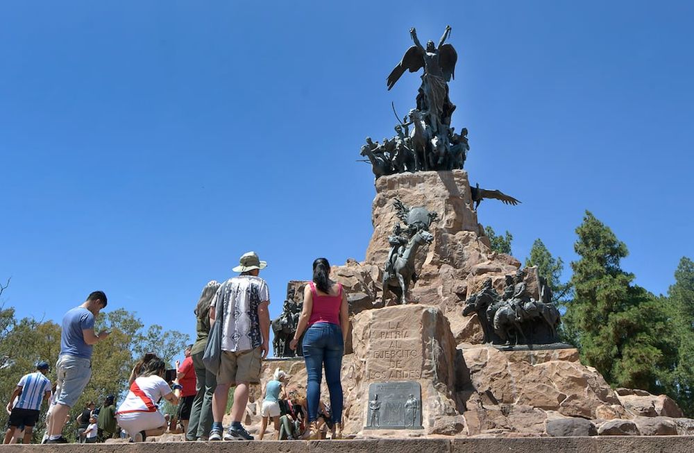 El Monumento al Ejército Libertador en el Cerro de la Glaria, Parque General San Martín, ícono turístico. Foto: Orlando Pelichotti/ Los Andes