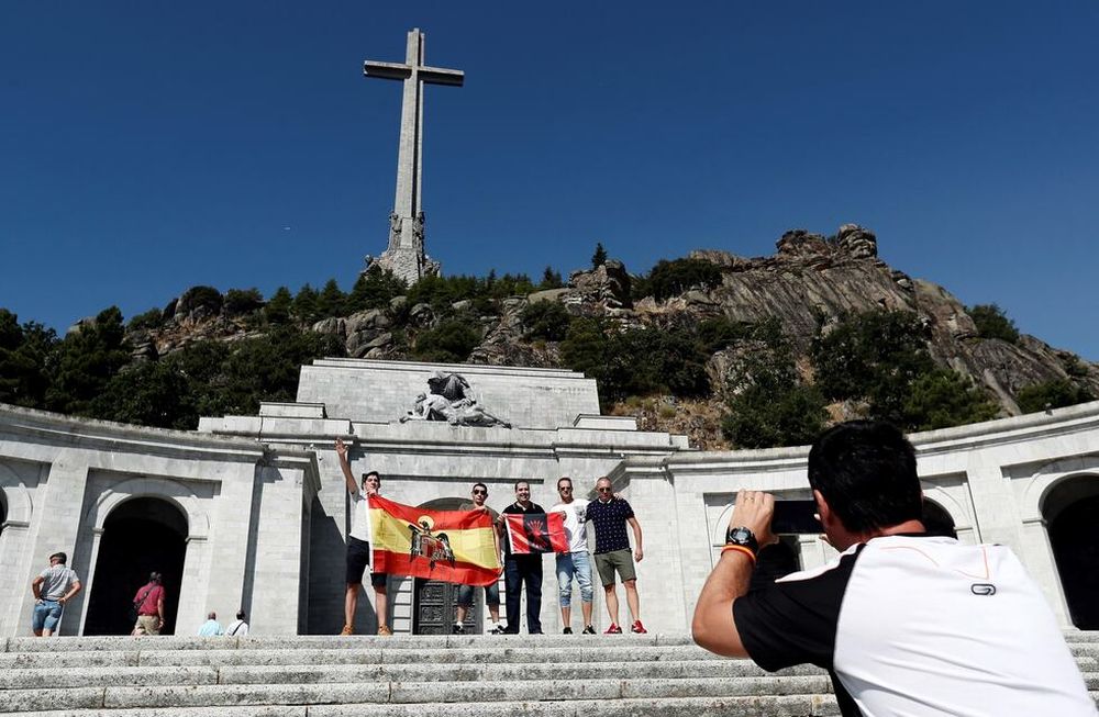 España decretó sacar a Franco de su mausoleo en el Valle de los Caídos