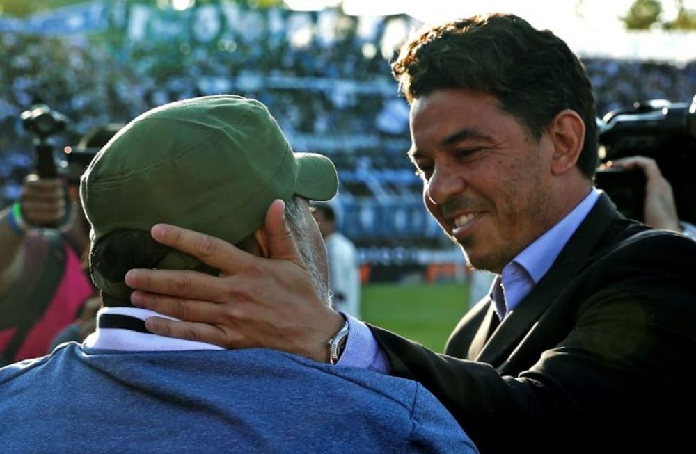 Diego Maradona y Marcelo Gallardo cuando se enfrentaron el torneo pasado, Gimnasia y River.