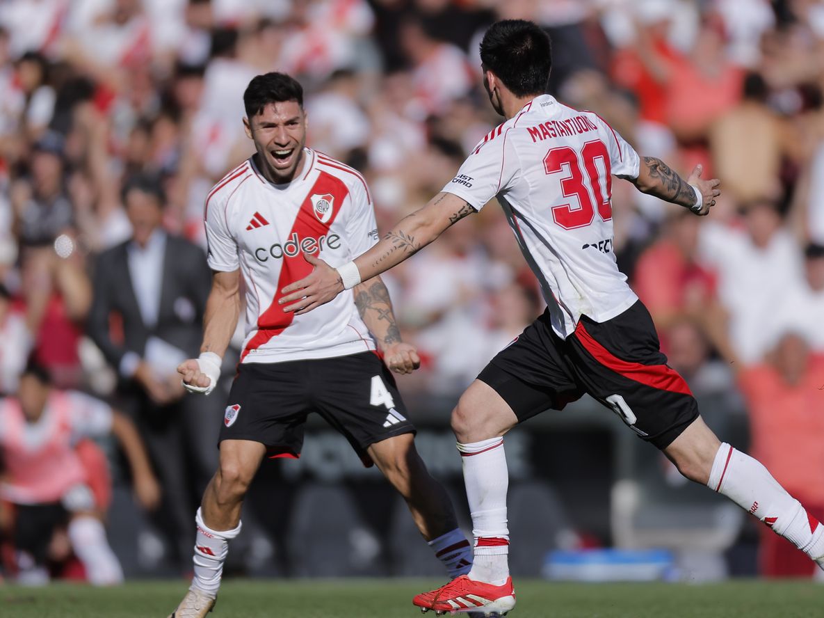 River Plate por ahora no piensa en refuerzos sino en lo que resta del torneo. River Plate por ahora no piensa en refuerzos sino en lo que resta del torneo.