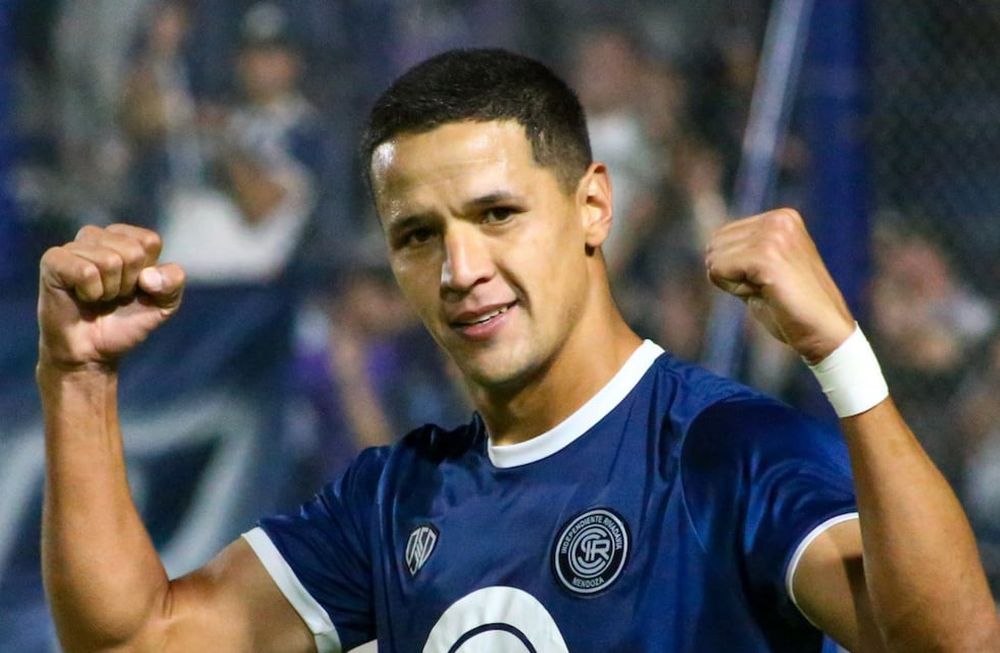 Alex Arce volverá a vestir la camiseta de Independiente Rivadavia. Regresa el goleador a la Catedral. 