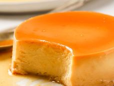 Este flan puede resultar atractivo para quienes buscan reducir el consumo de carbohidratos y evitar el azúcar en sus postres.