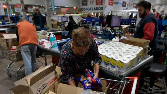 Inflación: la dura advertencia de los economistas por la suba de precios en agosto. Foto: Orlando Pelichotti / Los Andes