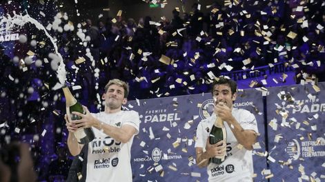 Franco Stupaczuk y Pablo Lima celebran en Mendoza. Fueron campeones del Premier Pádel 2022. / Mendoza Premier Pádel